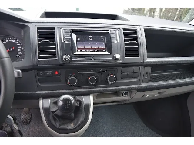 Lichte vrachtwagen volkswagen transporter, type 7j0, variant gcxgb280x0, versie nnfm52z1116nvr217mmg3rl6323, ch.nr. wv1zzz7hzjh155330, bj. 19.06.2018 (sleutel en alle boorddocumenten) - afbeelding 8 van  38