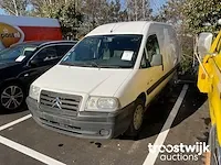 Lichte vrachtwagen - afbeelding 1 van  10