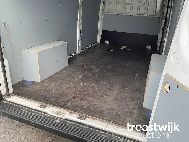 Lichte vrachtwagen - afbeelding 2 van  13