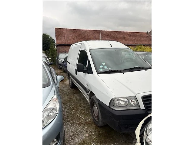 Lichte vrachtwagen - afbeelding 1 van  7