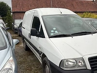 Lichte vrachtwagen - afbeelding 1 van  7
