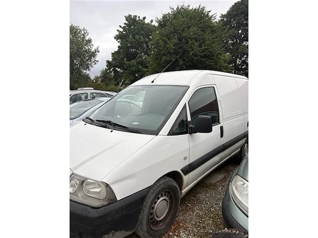 Lichte vrachtwagen - afbeelding 2 van  7