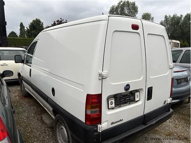 Lichte vrachtwagen - afbeelding 3 van  7