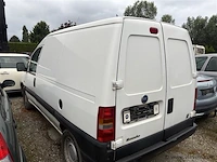 Lichte vrachtwagen - afbeelding 3 van  7