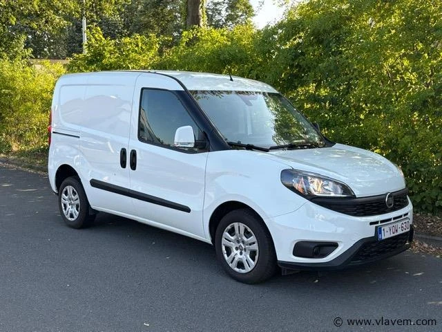 Lichte vrachtwagen - afbeelding 1 van  12