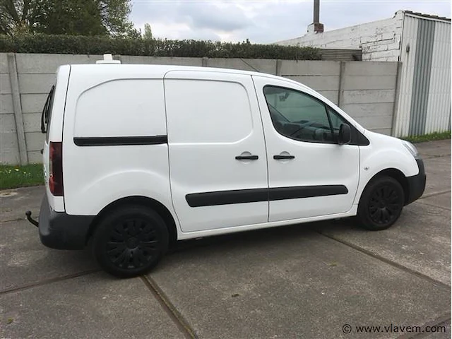 Lichte vrachtwagen - afbeelding 3 van  14