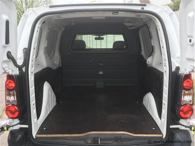 Lichte vrachtwagen - afbeelding 11 van  14