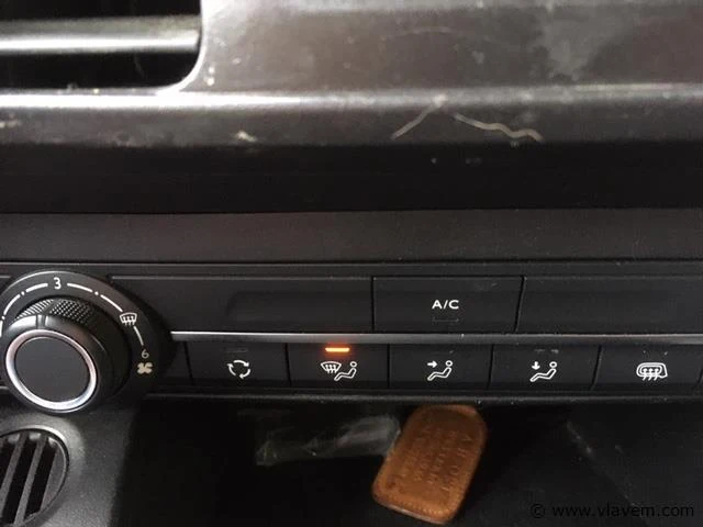 Lichte vrachtwagen - afbeelding 11 van  22