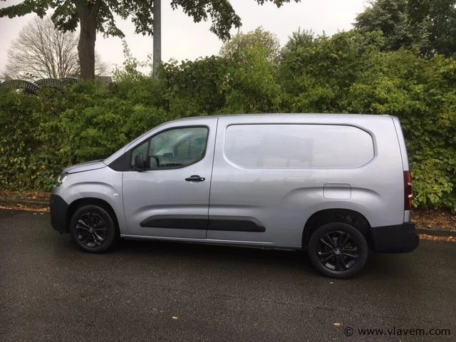 Lichte vrachtwagen - afbeelding 13 van  22