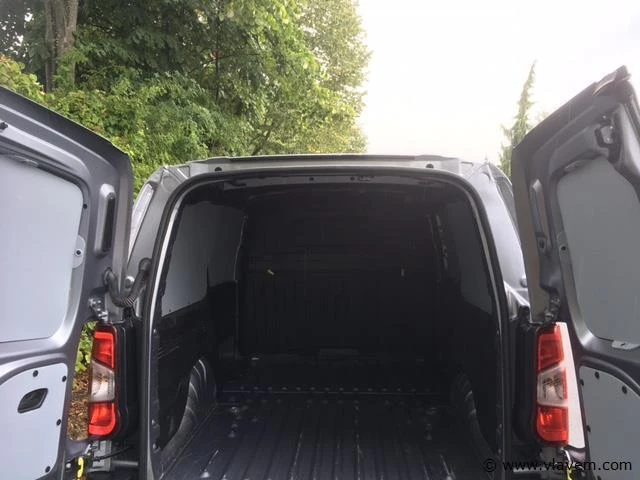 Lichte vrachtwagen - afbeelding 20 van  22