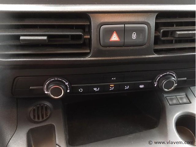 Lichte vrachtwagen - afbeelding 6 van  16