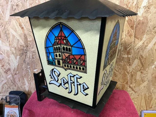 Lichtreclame gevel leffe - afbeelding 1 van  4