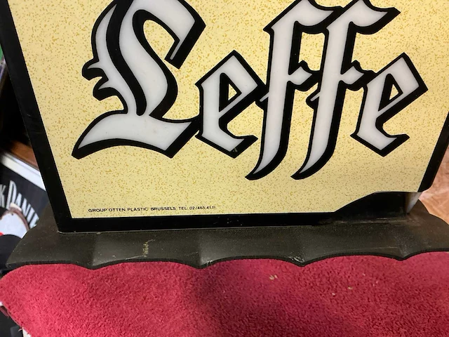 Lichtreclame gevel leffe - afbeelding 2 van  4