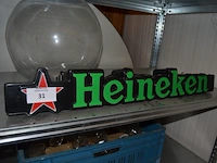 Lichtreclame heineken, bokaal glas, pvc bak met glazen koffietassen - afbeelding 3 van  5