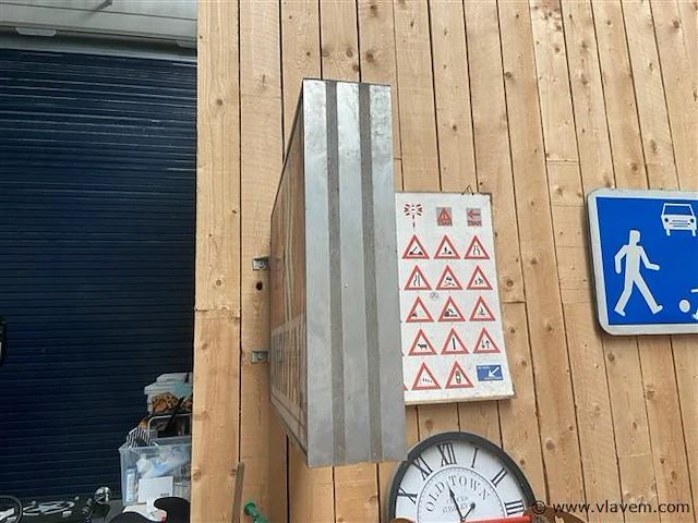Lichtreclame uniroyal - afbeelding 2 van  3