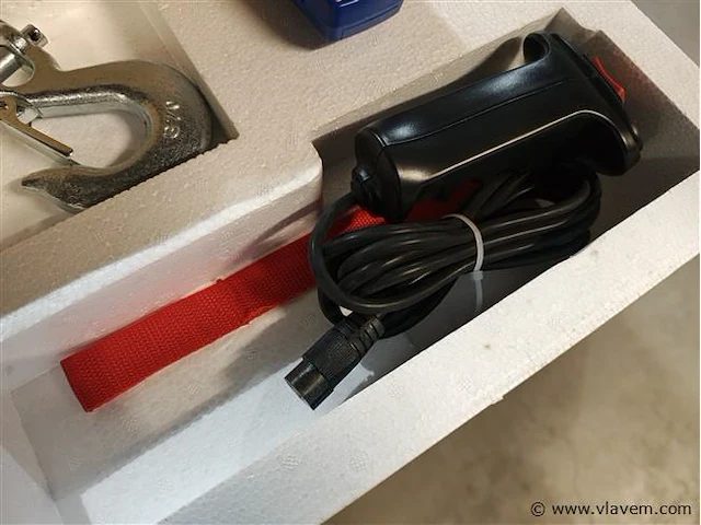 Lier elektrisch 13000lbs / 5897kg - afbeelding 12 van  12