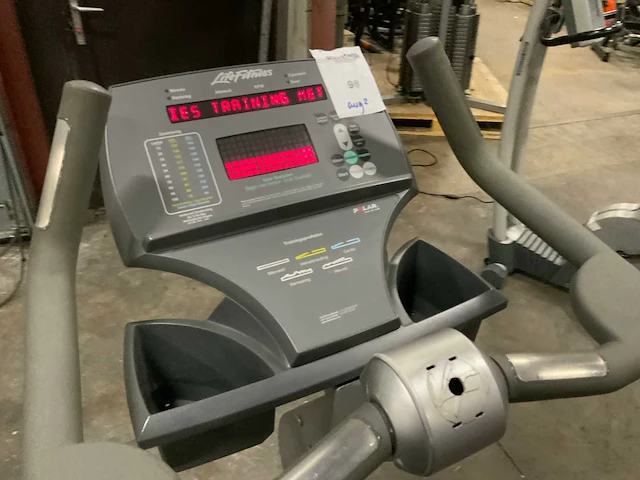 Life fitness 93c uprightbike home trainer - afbeelding 2 van  6