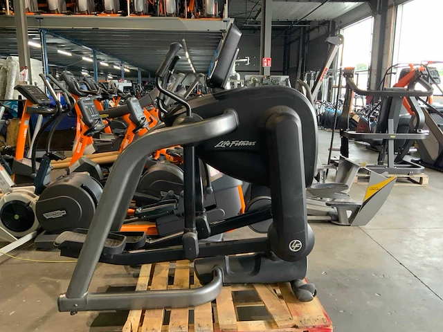 Life fitness 95 flexstrider explore se crosstrainer - afbeelding 1 van  5
