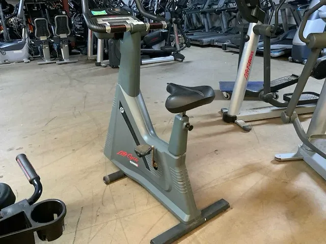Life fitness 9500hr uprightbike home trainer - afbeelding 3 van  4