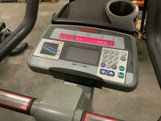 Life fitness 9500hr uprightbike home trainer - afbeelding 3 van  5