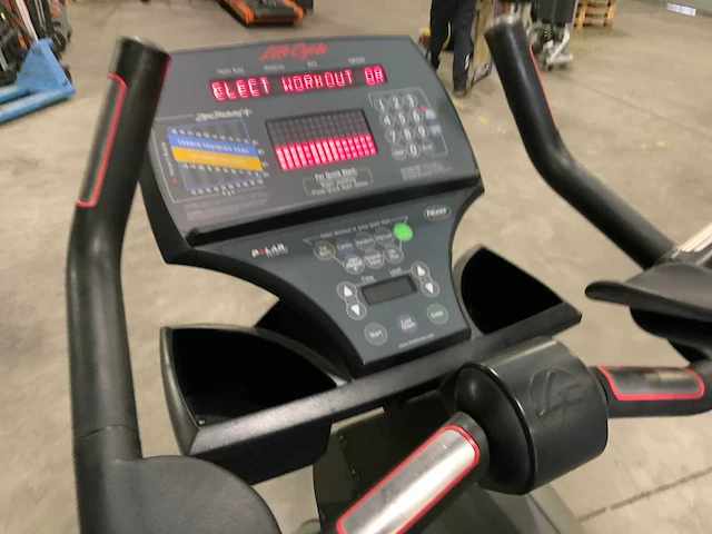 Life fitness 9500hr uprightbike home trainer - afbeelding 4 van  5
