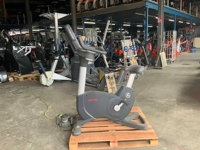 Life fitness 95c engage uprightbike home trainer - afbeelding 7 van  7