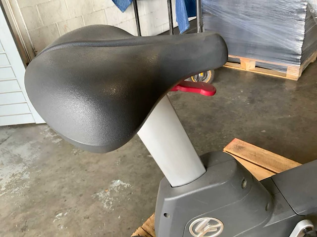 Life fitness 95c uprightbike home trainer - afbeelding 5 van  6