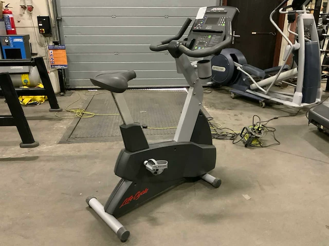Life fitness 95ci integrety uprightbike home trainer - afbeelding 2 van  8