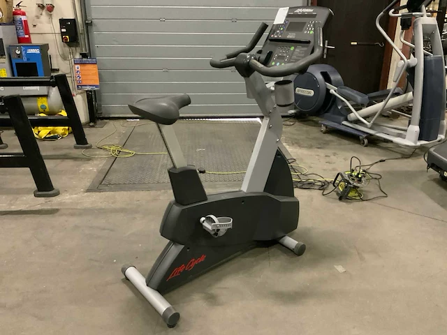 Life fitness 95ci integrety uprightbike home trainer - afbeelding 3 van  8