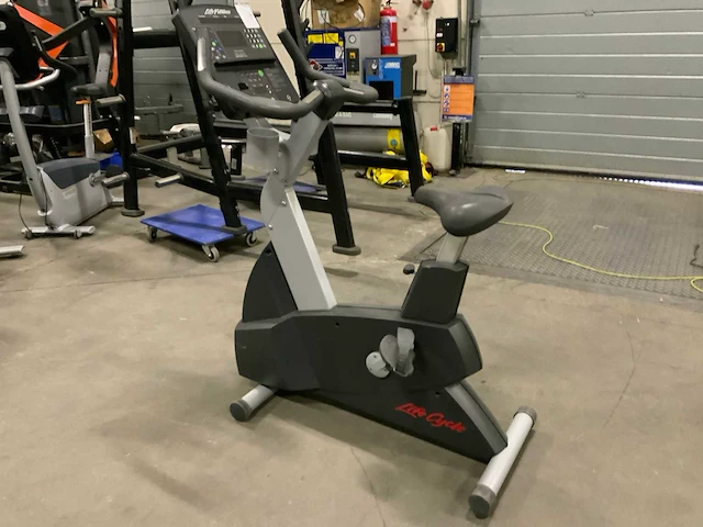 Life fitness 95ci integrety uprightbike home trainer - afbeelding 2 van  7