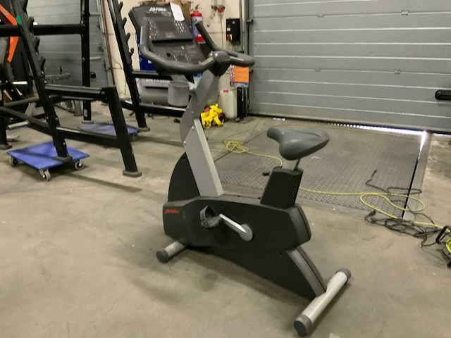 Life fitness 95ci integrety uprightbike home trainer - afbeelding 2 van  6