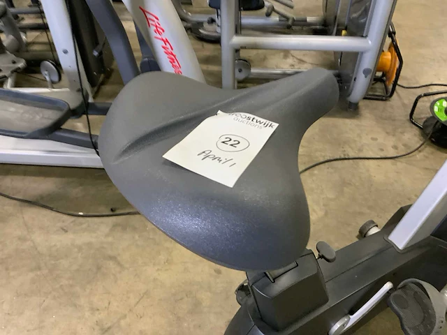 Life fitness 95ci integrity uprightbike home trainer - afbeelding 3 van  5