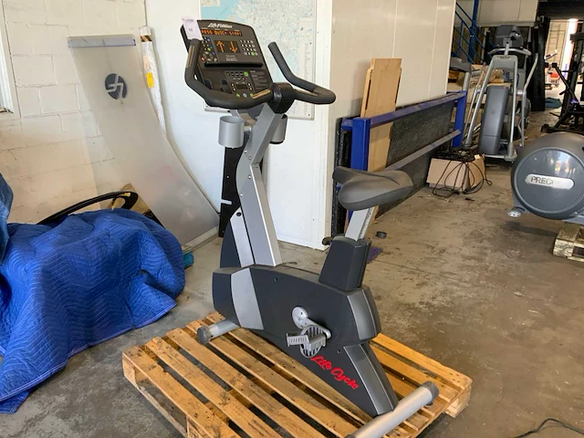 Life fitness 95ci integrity uprightbike home trainer - afbeelding 4 van  5