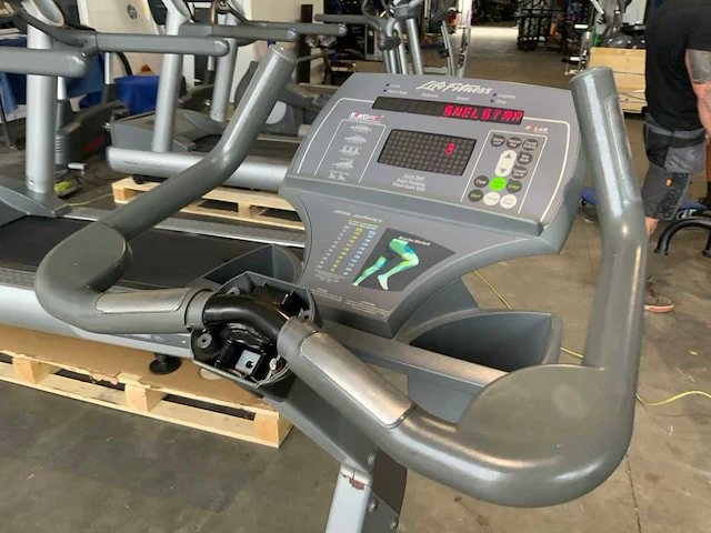 Life fitness 95ci uprightbike home trainer - afbeelding 4 van  5