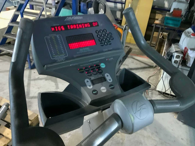 Life fitness 95ci uprightbike home trainer - afbeelding 3 van  5