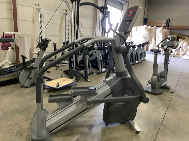 Life fitness 95li summit trainer crosstrainer - afbeelding 4 van  5