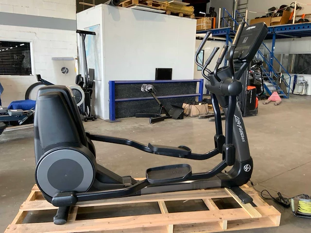Life fitness 95x discover se elliptical crosstrainer - afbeelding 1 van  6