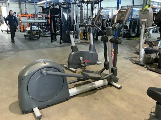 Life fitness achieve elliptical crosstrainer - afbeelding 1 van  5