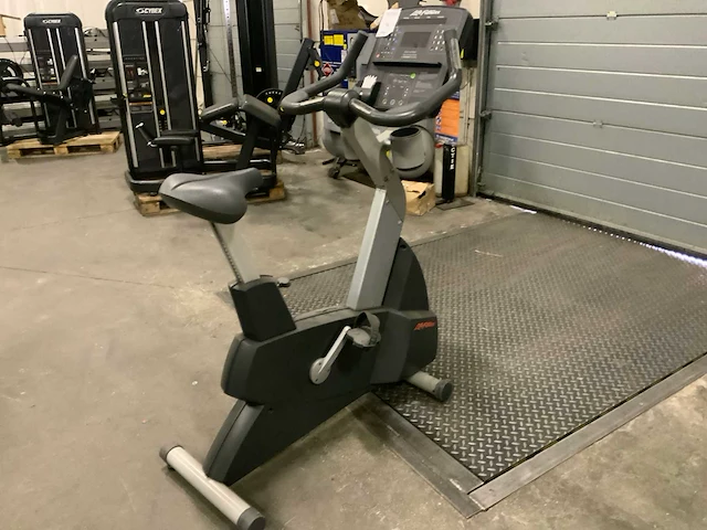 Life fitness c95 integrity uprightbike home trainer - afbeelding 1 van  6
