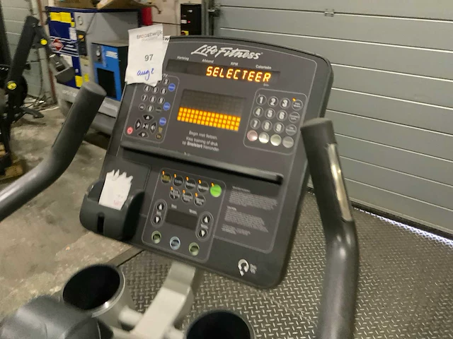 Life fitness c95 integrity uprightbike home trainer - afbeelding 2 van  6