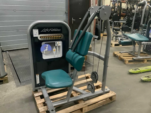 Life fitness chestpress ab crunch krachtstation - afbeelding 1 van  4