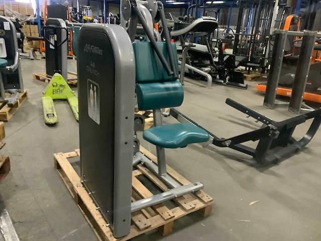 Life fitness chestpress ab crunch krachtstation - afbeelding 4 van  4