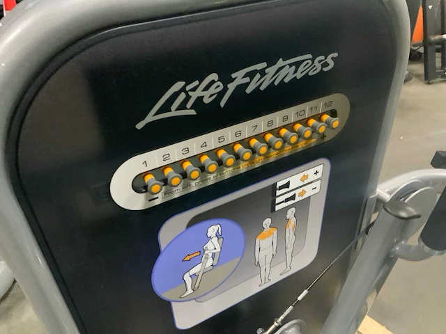 Life fitness chestpress circuit machine krachtstation - afbeelding 2 van  5