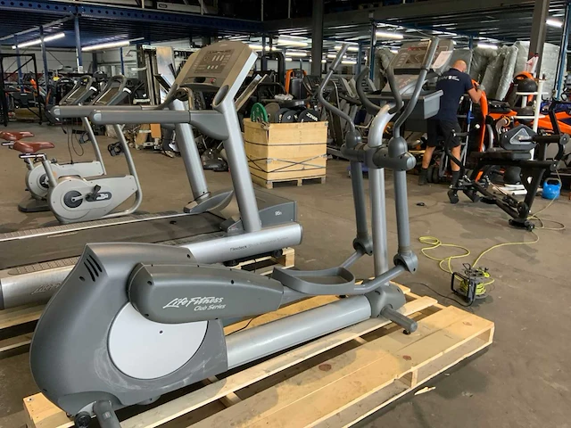 Life fitness club series elliptical crosstrainer - afbeelding 2 van  6