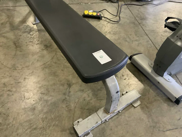 Life fitness flat bench krachtstation - afbeelding 2 van  3