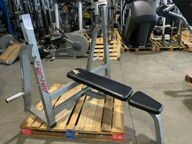 Life fitness flat bench press krachtstation - afbeelding 1 van  5