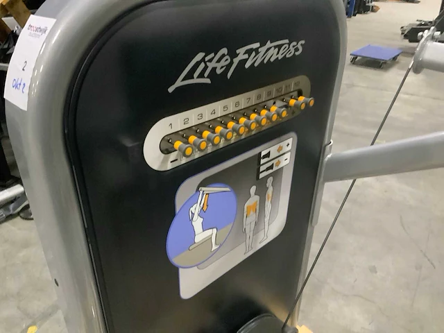 Life fitness lat pull down circuit machine krachtstation - afbeelding 1 van  4