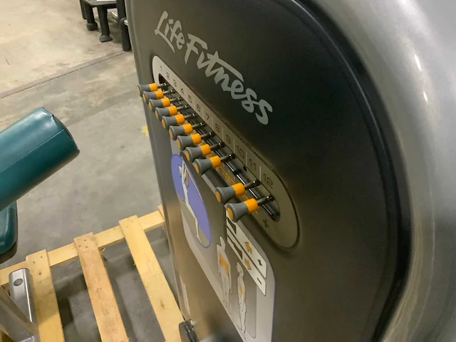Life fitness lat pull down circuit machine krachtstation - afbeelding 4 van  4