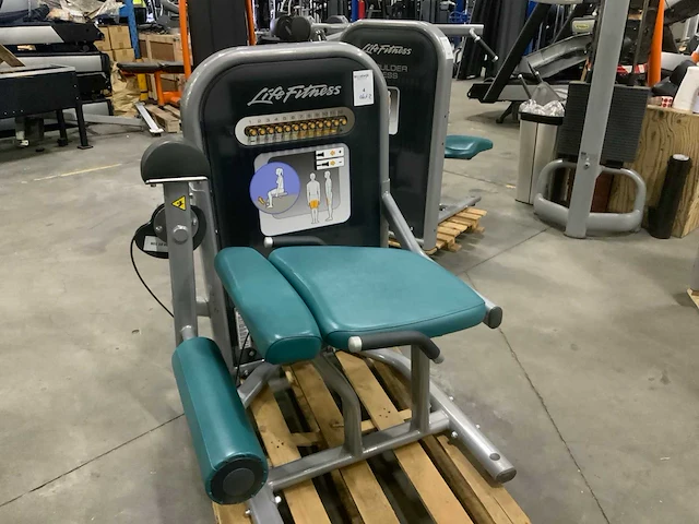 Life fitness leg extension circuit machine krachtstation - afbeelding 1 van  5