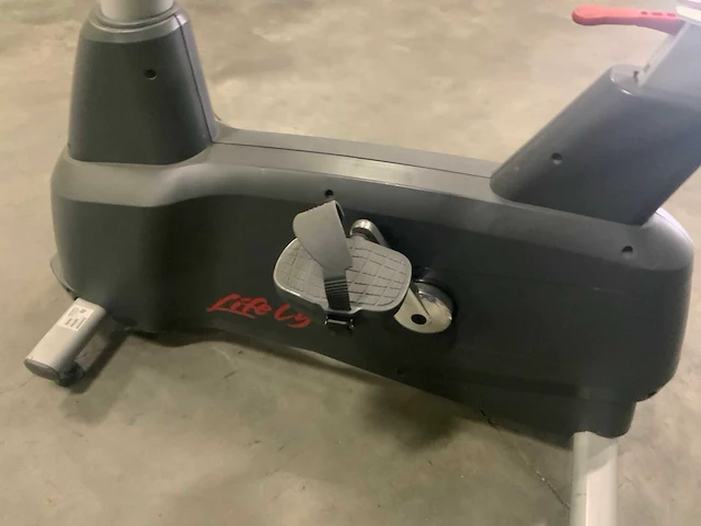 Life fitness lifecycle uprightbike home trainer - afbeelding 6 van  6